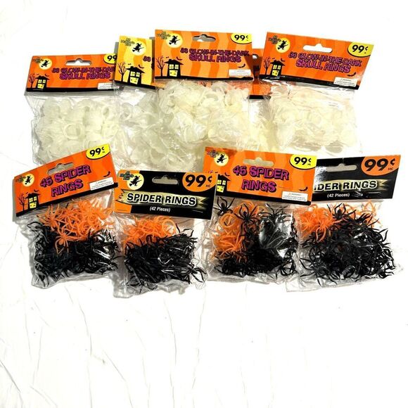 Plastic Spider Skull Rings 8 Packages Glow In The Dark 318 Rings Halloween Kids - Picture 1 of 5